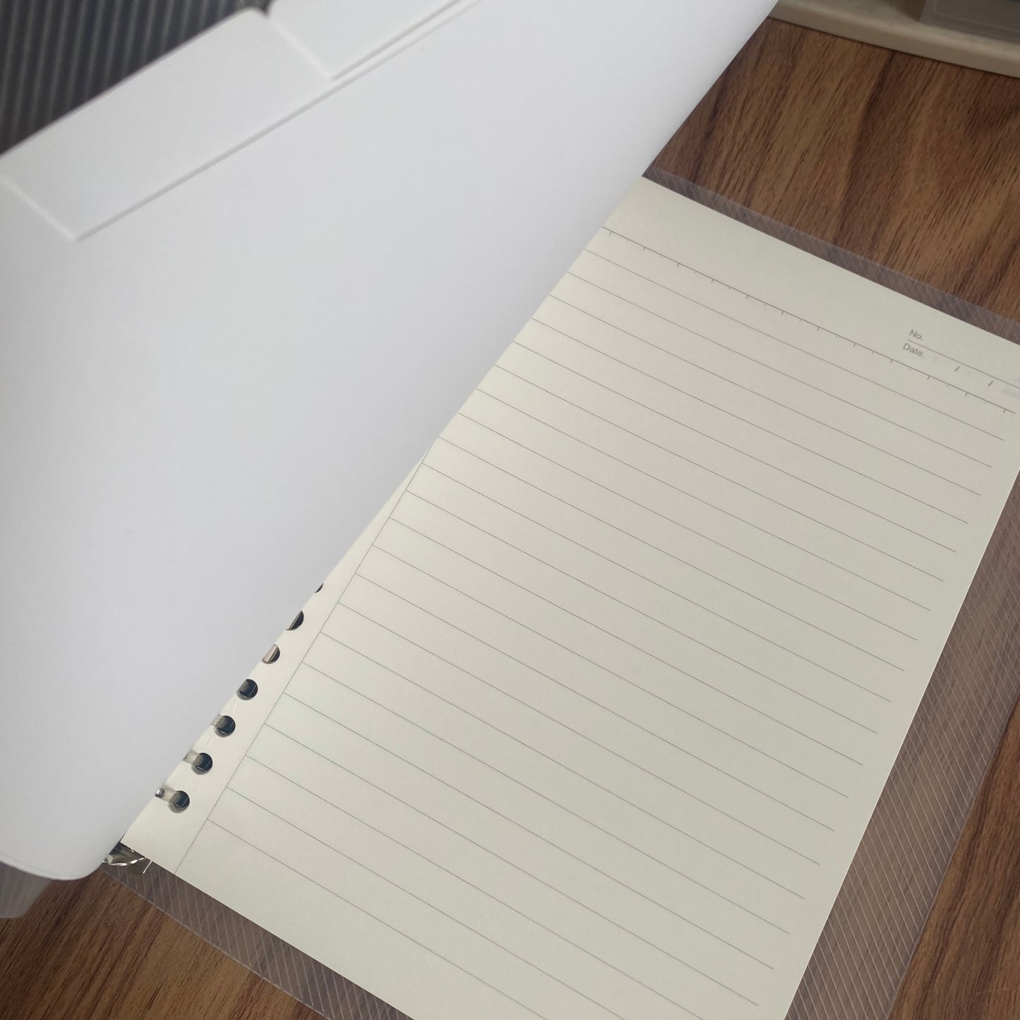 Cuaderno infinito "transparente" A5 8 anillas-50 hojas rayadas+4 separadores