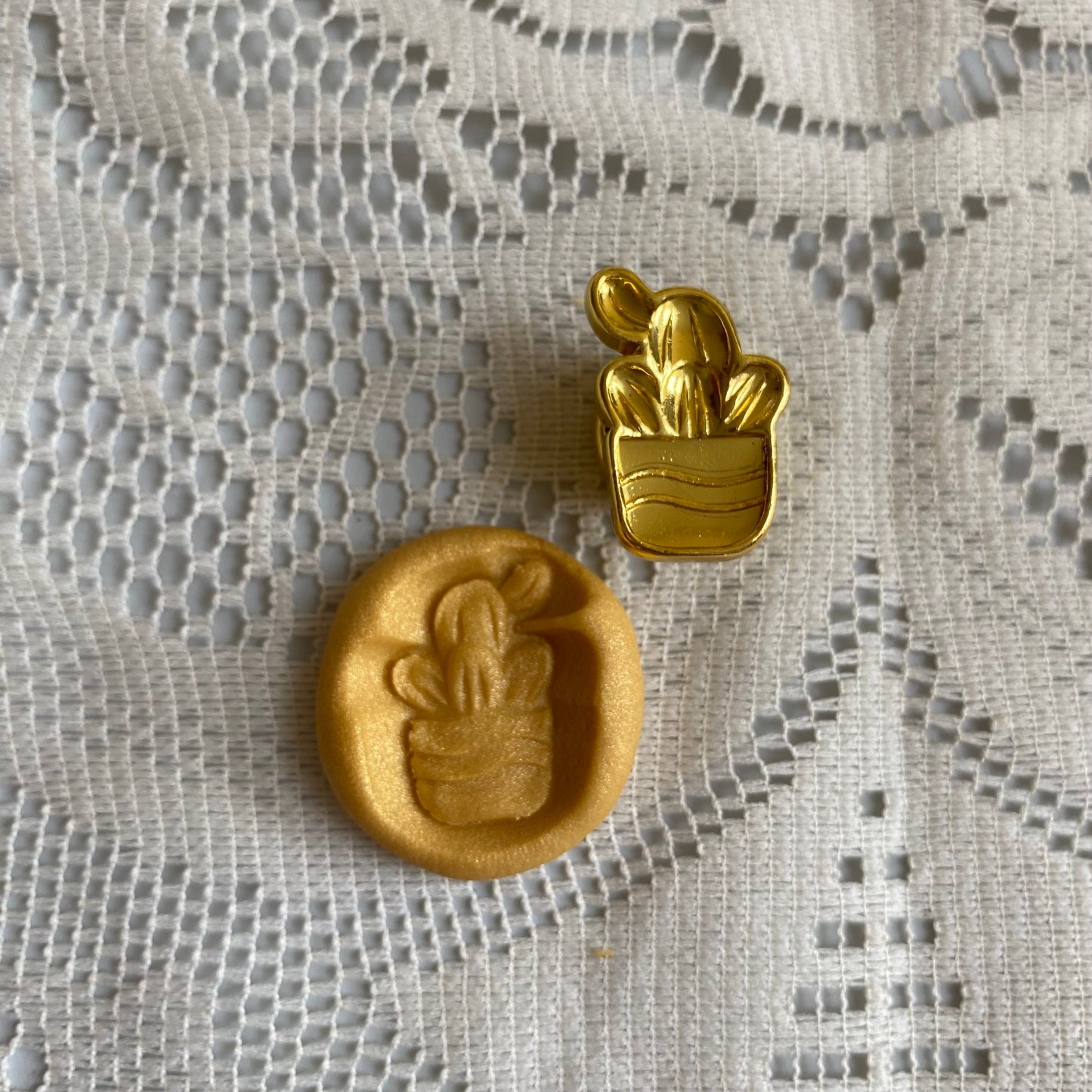 Bronce prediseñado "cactus" 2.5 cm