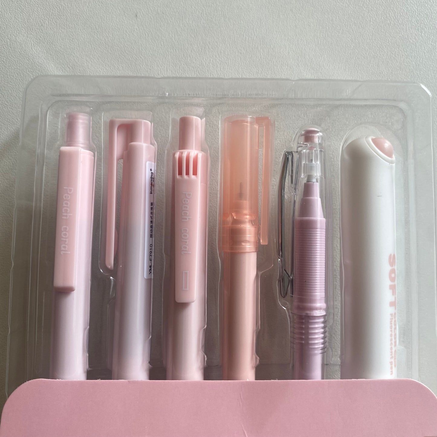 Set de 5 lapiceros gel tinta negra + resaltador