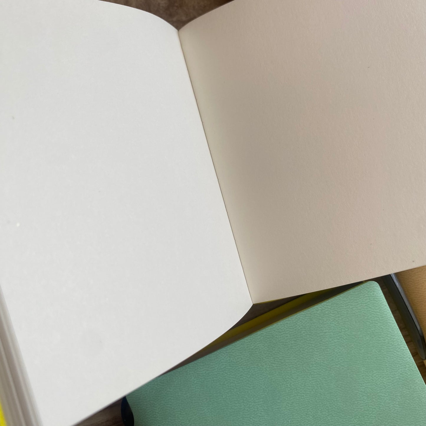 Cuaderno A7 hojas blancas + lapicero