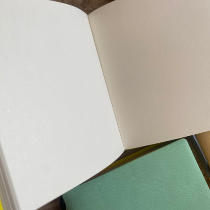Cuaderno A7 hojas blancas + lapicero