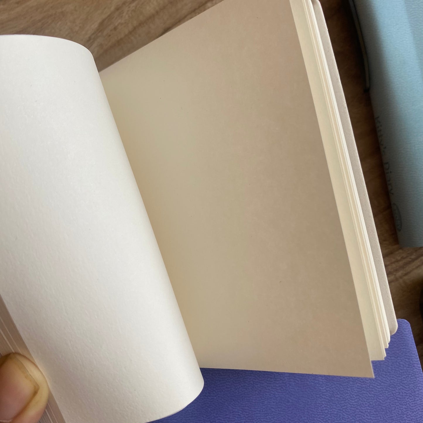 Cuaderno A7 hojas blancas + lapicero
