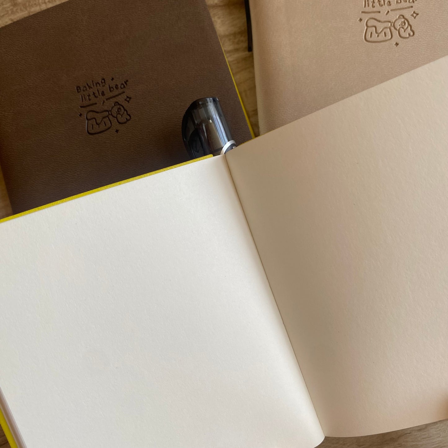 Cuaderno A7 hojas blancas + lapicero