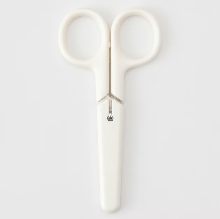 Tijera MUJI blanco 10.5 cm-1 pza