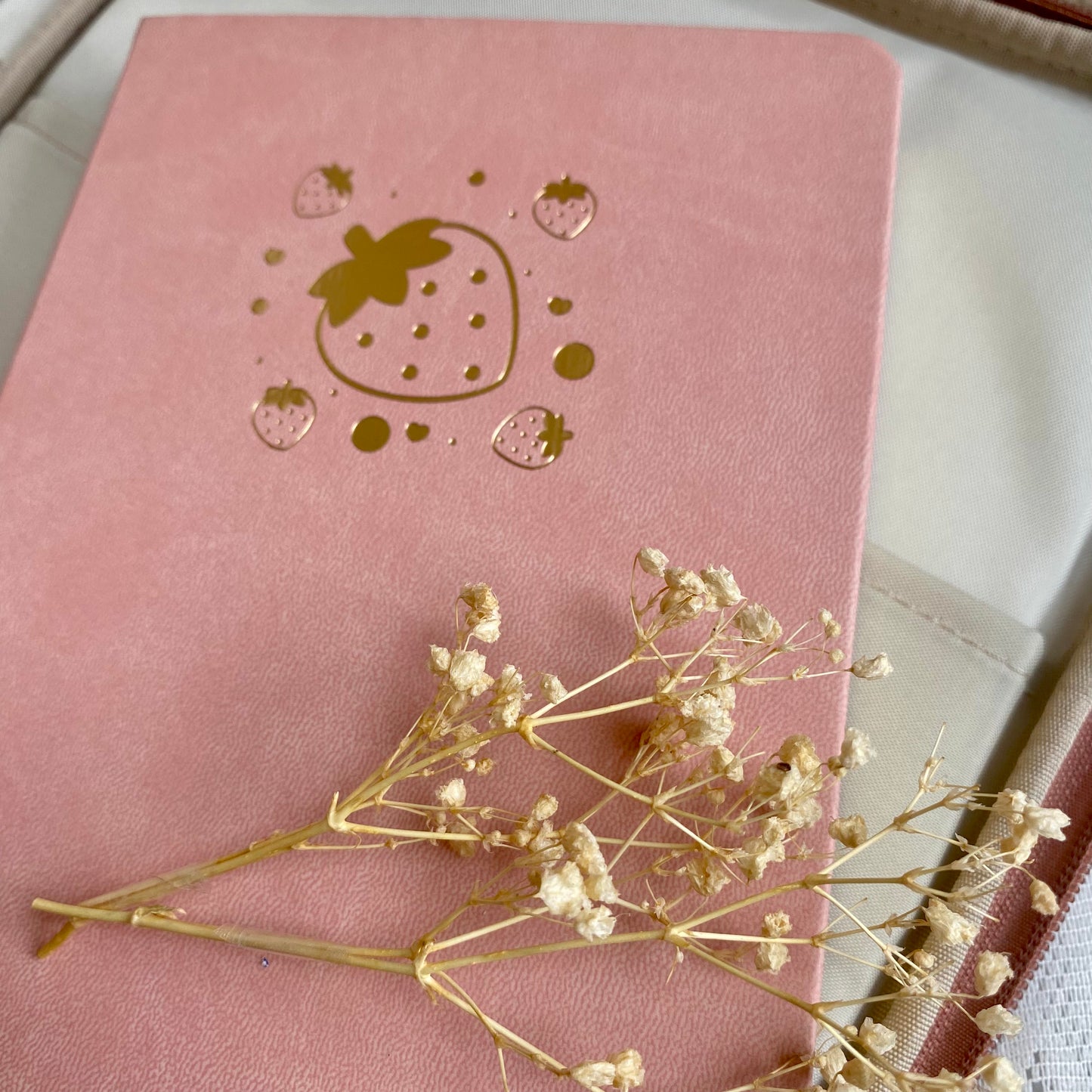 Bullet journal Premium Magical Nature-Fresas doradas